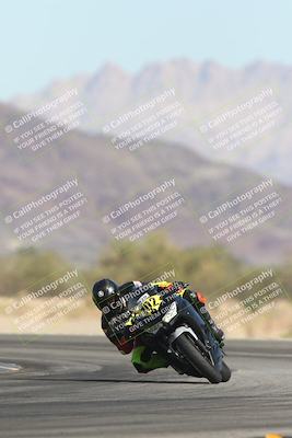 media/Oct-30-2025-Racers Edge (Thu) [[dabbdaf680]]/3-B Group/Session 2 (Turn 14)/